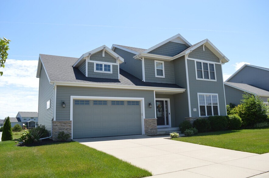 Primary Photo - 801 Remington Way