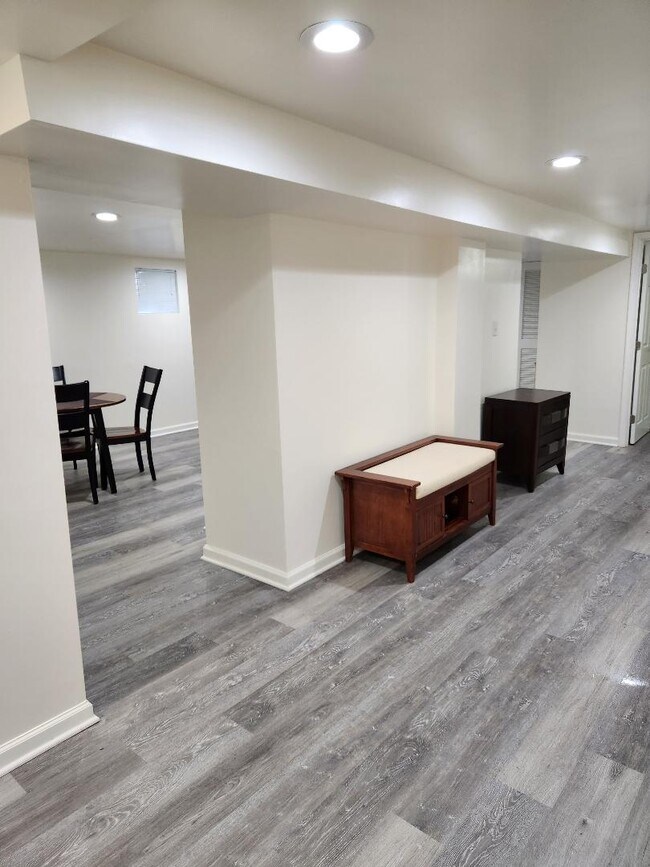 Building Photo - 2701 Woodsdale Ave