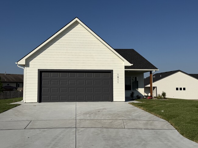 Primary Photo - 1811 Liam Ct