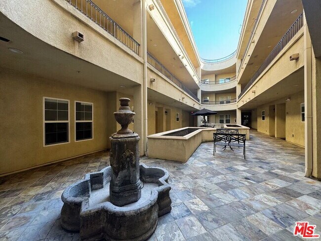 Building Photo - 14242 Burbank Blvd