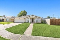 Building Photo - 2204 Gallant Dr