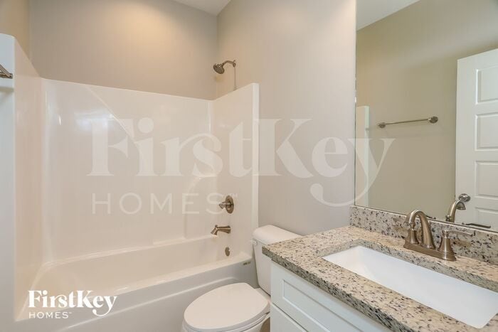 Building Photo - 165 Whispering Way