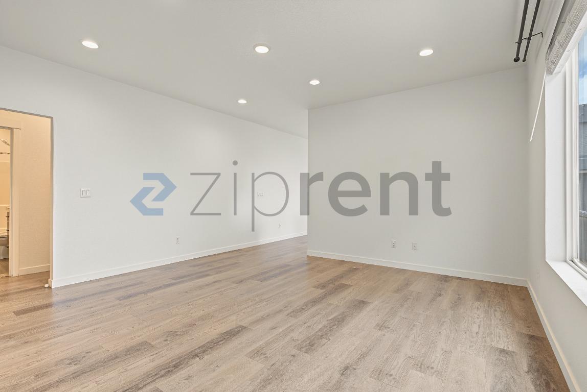 Building Photo - Unit