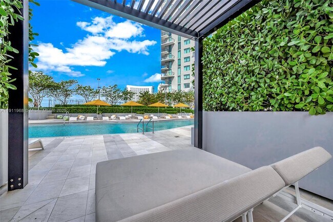 Building Photo - 501 NE 31st St