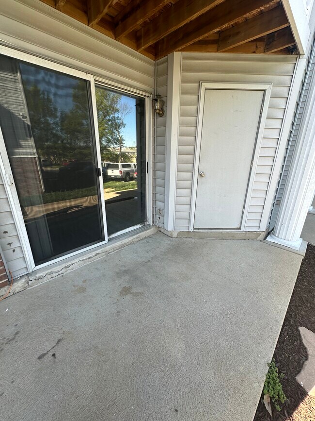 Building Photo - 4300 Arrow Tree Dr