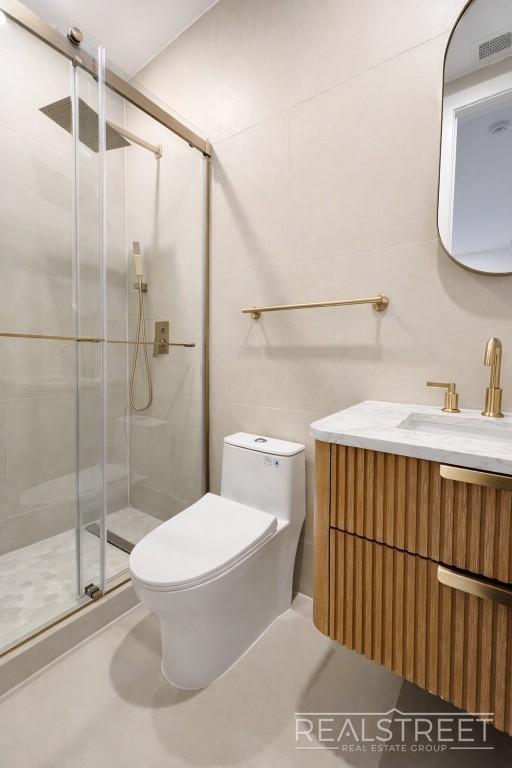 Building Photo - 3BR/2.5BA Duplex with In-Unit Washer/Dryer