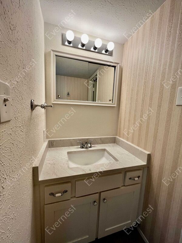 Building Photo - 4573 N O'Connor Rd