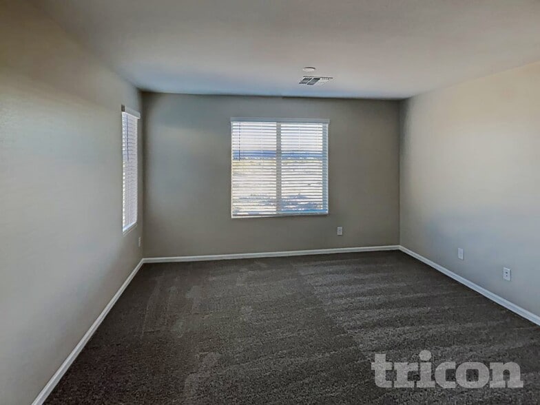 Building Photo - 8636 E Posada Ave