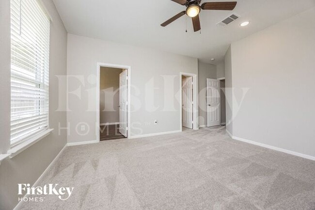 Building Photo - 4606 Falling Sun Dr
