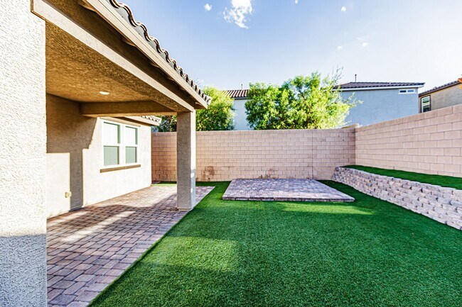 Building Photo - stunning one-story home