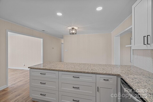 Building Photo - 540 Hoover Rd