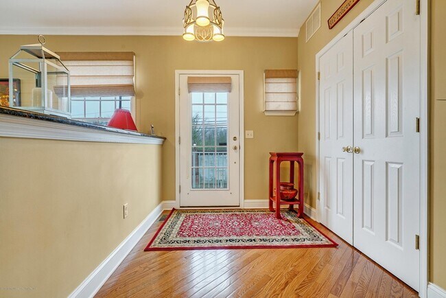 Building Photo - 18 Mariners Bend