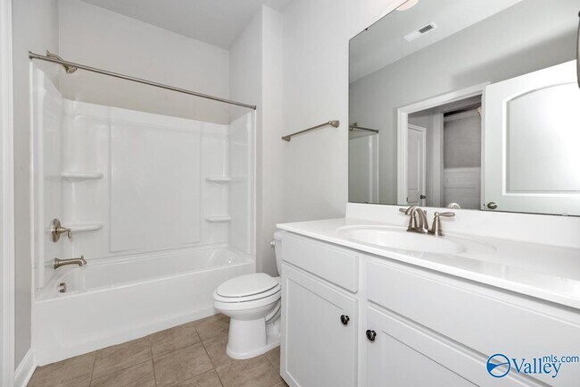 Building Photo - 207 Blackwood Dr NW