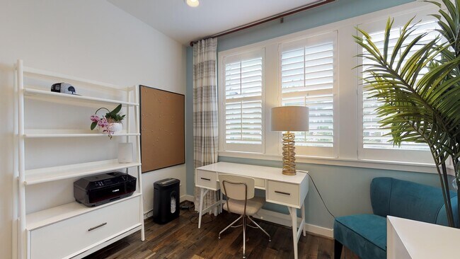 Building Photo - Issaquah highlands 5 bedroom plus Den and 5.5 bathroom newer home with a lot of amenities!!!  A m...