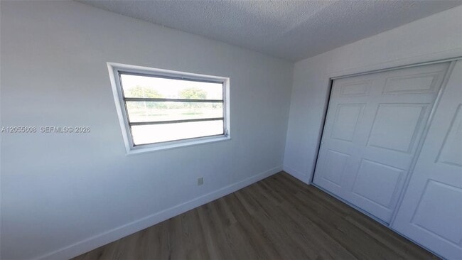 Building Photo - 2660 Palm Ave
