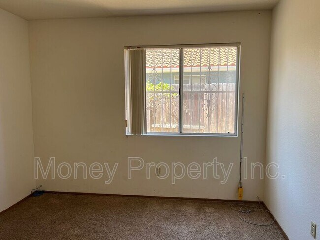 Building Photo - 1766 Bristol Ct