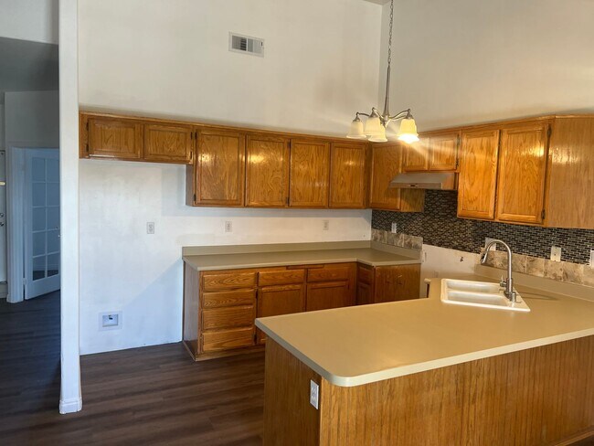 Building Photo - 608 Isla Bonita St