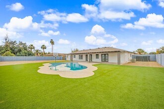 Building Photo - Tempe 5 bedroom 3 bath with pool and HUGE yard
