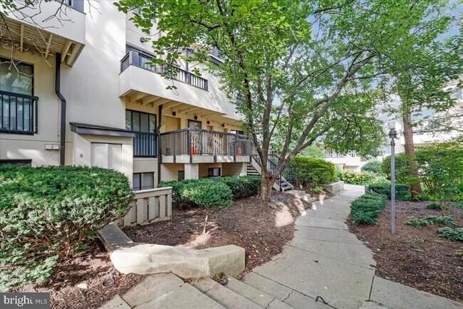 Building Photo - 9793 Hellingly Pl