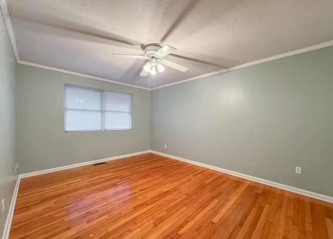 Building Photo - 2605 Lotus Dr