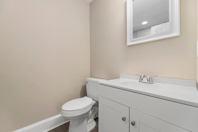 Building Photo - 804 Townsend Ave