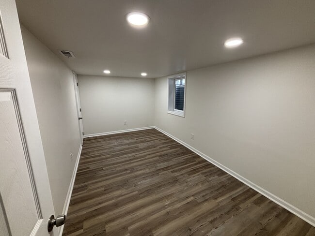 Building Photo - 575 Durbin St