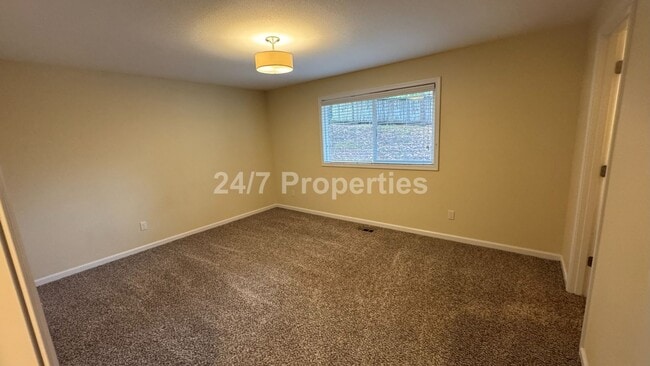Building Photo - Spacious, Open-Concept 3 Bedroom West Linn Home