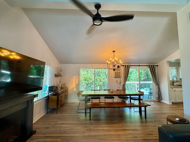 Building Photo - 4425 Sierra Springs Dr