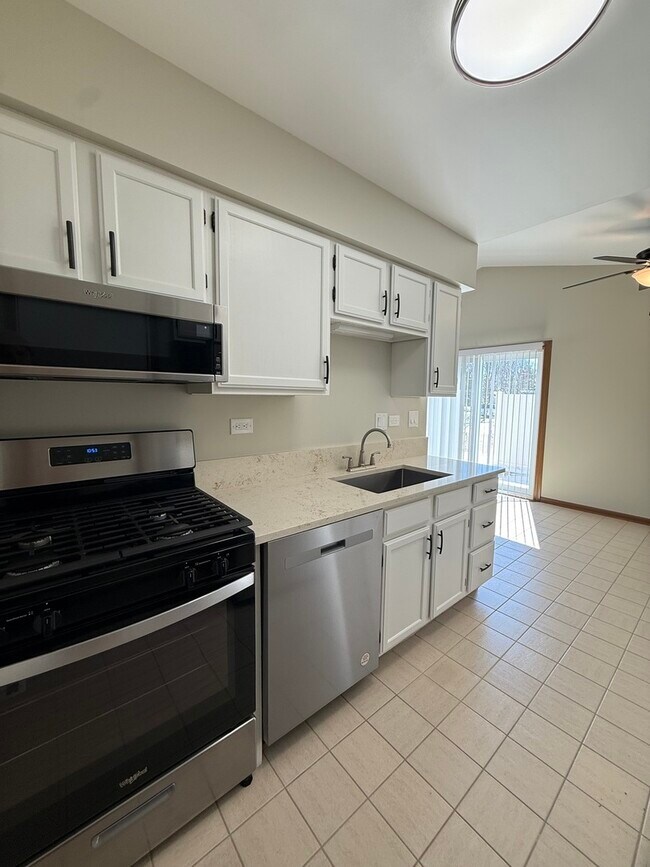 Building Photo - 39 Spuhler Dr