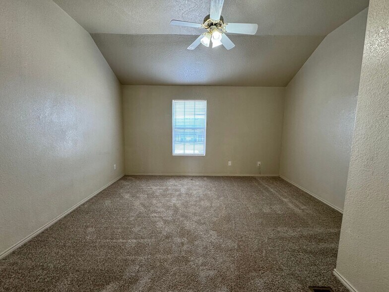 Building Photo - 4506 Deek Dr