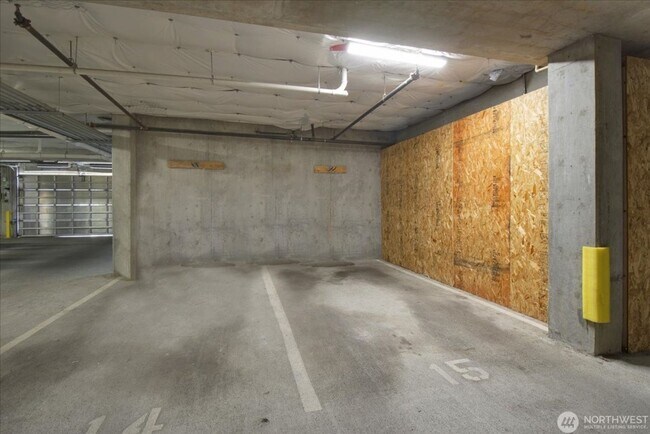 Building Photo - 1909 10th Ave W