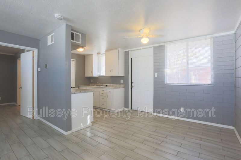 Building Photo - 249 S Hobson