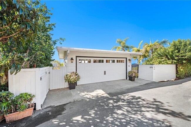 Building Photo - 875 Coast View Dr