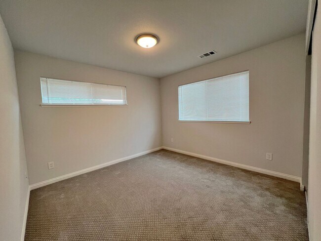 Building Photo - 1612 Mendenhall Dr