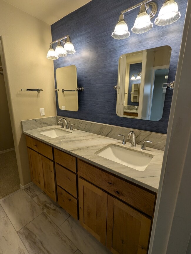 Building Photo - 20565 Sun Meadow Way