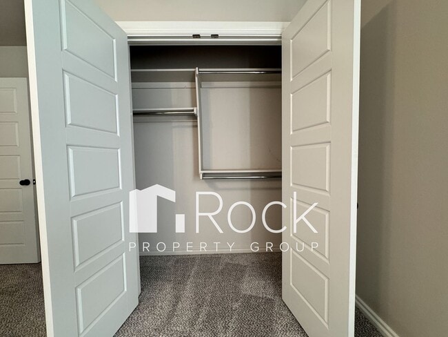 Building Photo - Spacious 3-Bedroom Home with Designer Kitc...