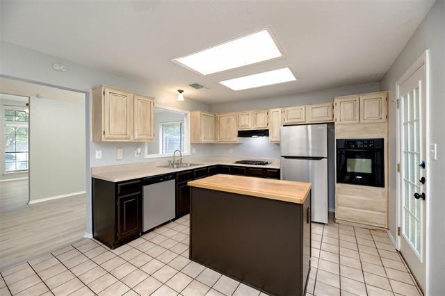 Building Photo - 4013 David Cir