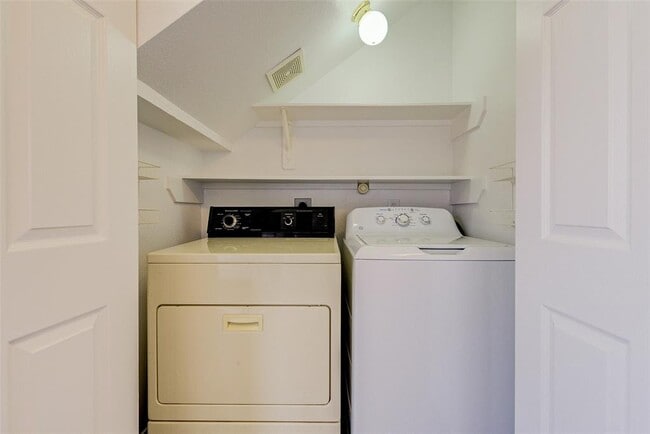 Building Photo - 3930 Mossy Pl Ln