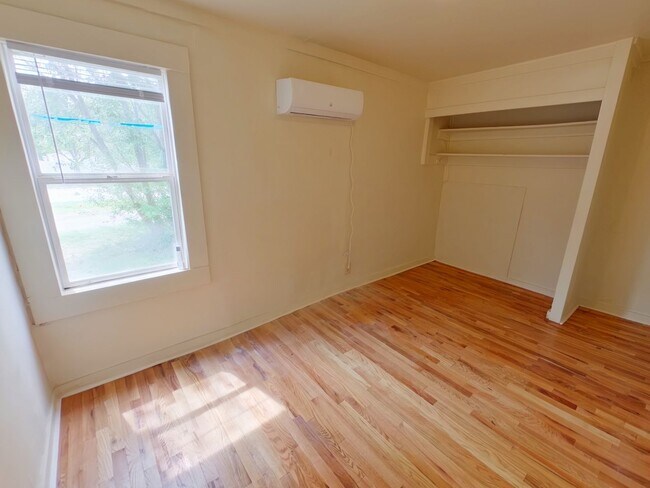 Building Photo - 3632 E 31st St S