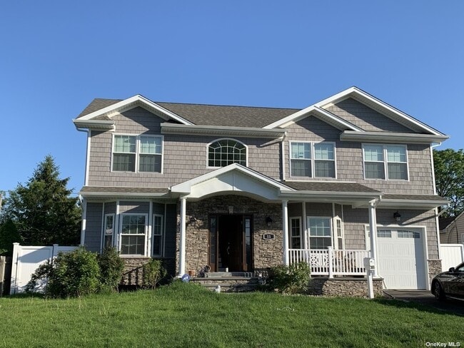 Primary Photo - 11 Lillian Ln