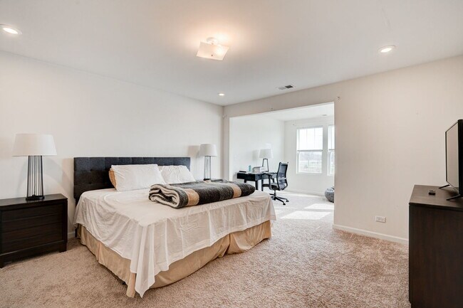 Building Photo - 469 Watercress Dr