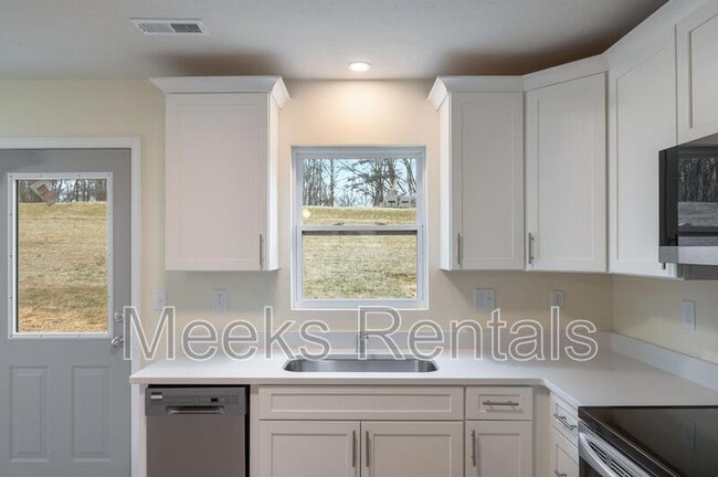 Building Photo - 23 Cottage Ln