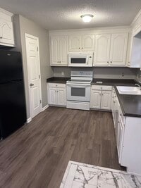 Building Photo - 526 Mill St