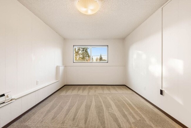 Building Photo - Great Home with Lots of Upgrades in a Great Location!