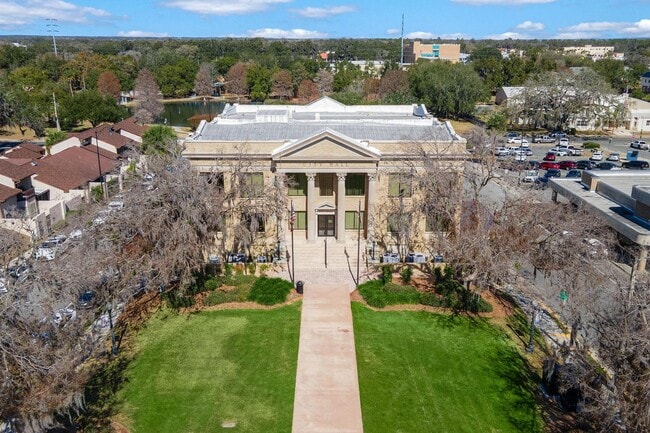 Building Photo - 206 W Main St