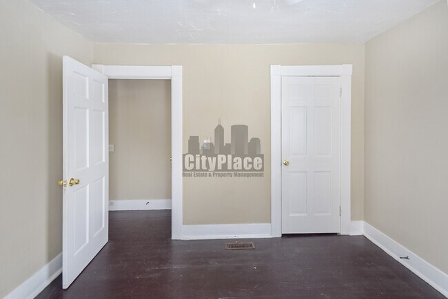 Building Photo - 1022 N Rural St