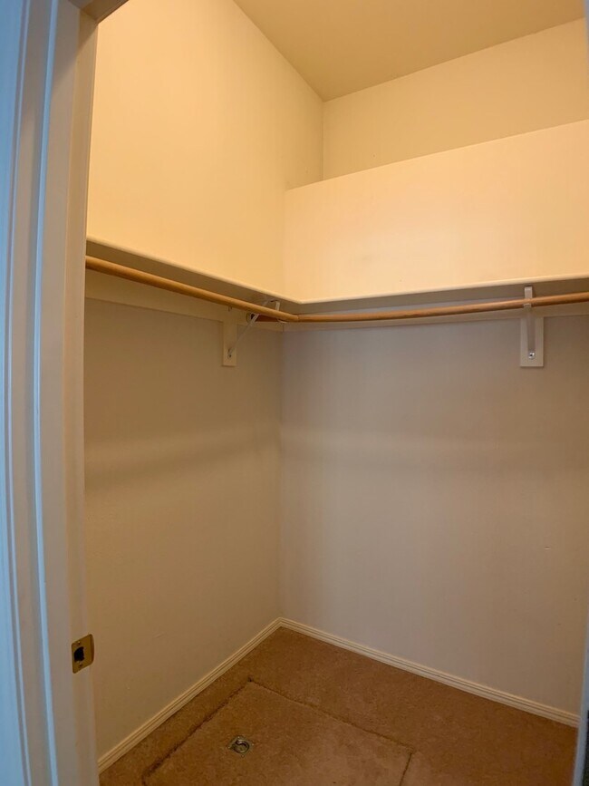 Building Photo - Unique 4 Bedroom Home- Minutes to Vancouve...