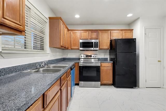 Building Photo - 1417 Hamburg St