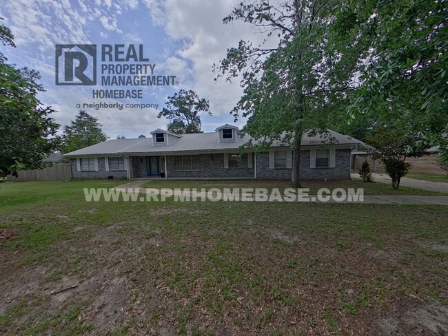 Building Photo - Spacious 4-Bedroom Home with Solar Panels ...