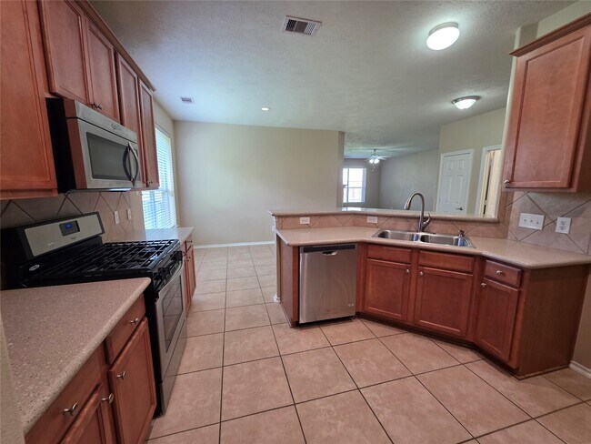 Building Photo - 2242 Waxwing Dr